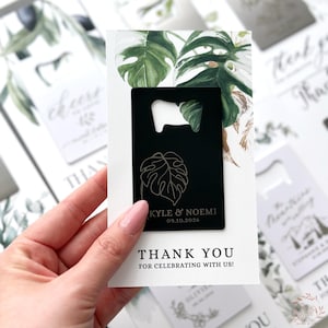 Monstera Flaschenöffner Hochzeitsgeschenke mit tropischer Karte - Personalisierter Kreditkarten-Flaschenöffner mit Dankeschön - Weitere Farben erhältlich