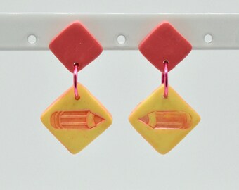 rechteckige Motiv Ohrringe aus Polymer Ton//Buntstift//rosarot gelb//leichte Ohrringe//Rechteck aus Ton//Ohrstecker für Mädchen