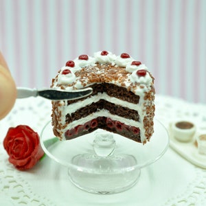 Dollhouse cake//Black Forest cherry//Blythe accessory//Barbie&#39;s cake//Miniature cake from the Black Forest//Decoration//Confectioner&#39;s gift