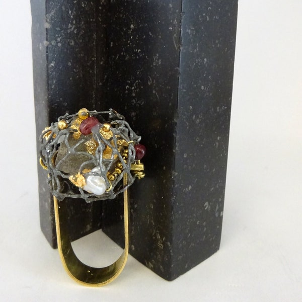 Bague en béton et or, bijou contemporain "Precious Box..."