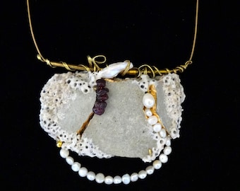 Collier pendentif en béton, bijou contemporain "Précieux Instants...."