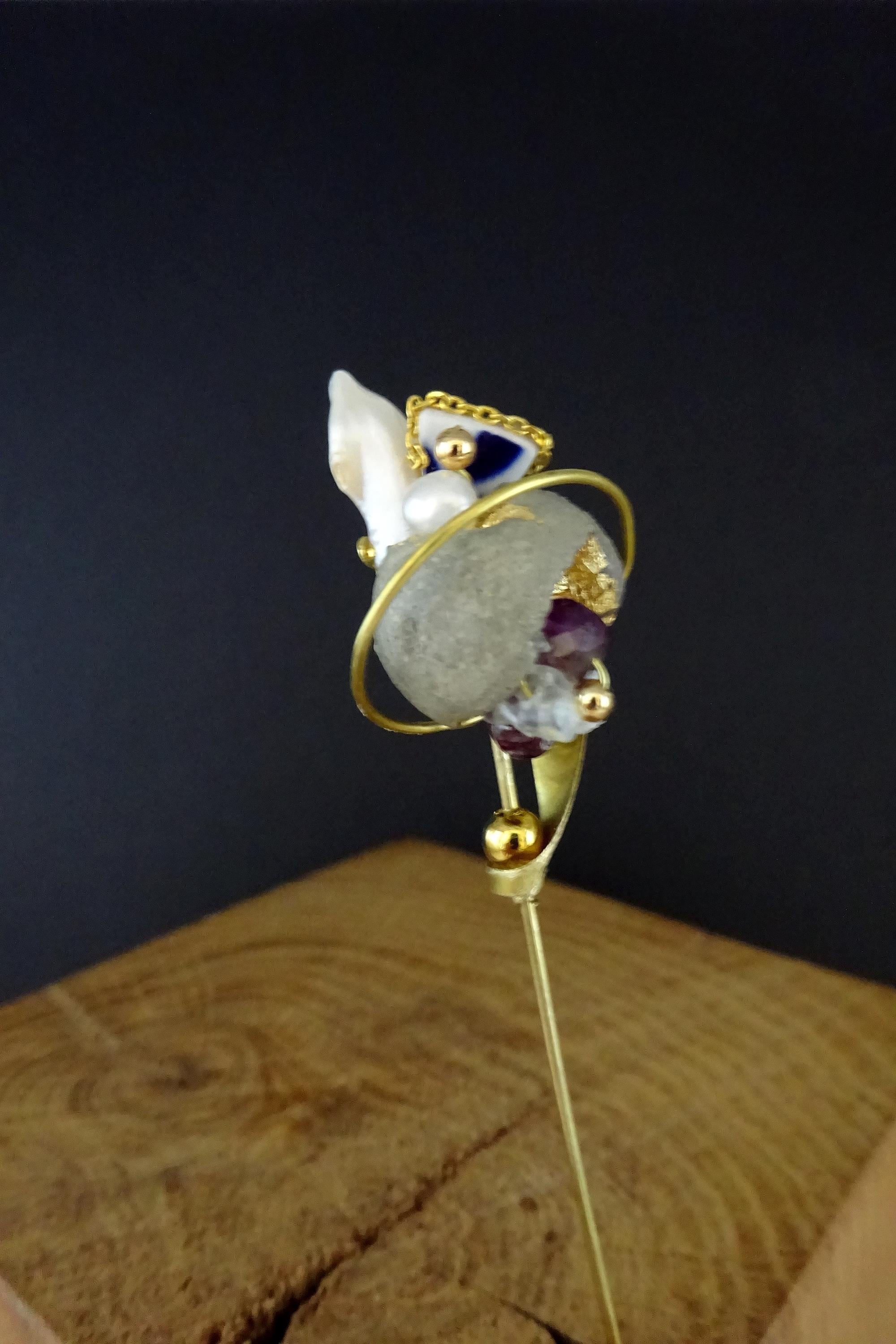 NEW - Pin brooch with concrete and gold pearl, contemporary jewelry, "La Précieuse Fantasque..."