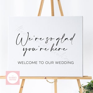 Imprimible 'Estamos tan contentos de que estés aquí' Diseño mínimo Señalización de boda // Pdf digital Descargar PNG / SVG Archivo de corte