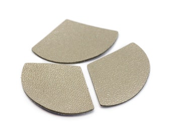 Eventails de cuir de Chèvre Couleur Taupe nacré - Dim. 33 x 23 mm - Lot de 6