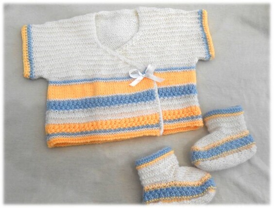 Brassiere Bebe Cache Coeur 1 Mois Et Chaussons Assortis Etsy Brassiere Bebe Cache Coeur 1 Mois Et Chaussons Assortis Etsy