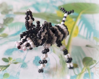 Beaded animals: zebra in seed beads