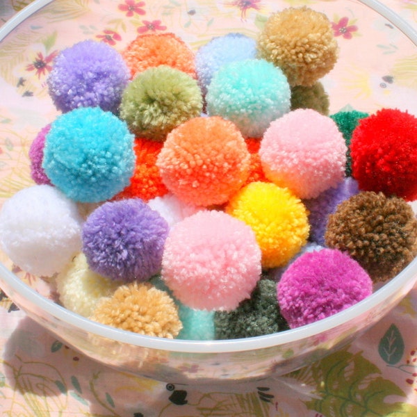 Pompons aus Wolle in verschiedenen Farben, 4 bis 5 cm, 5er-Set
