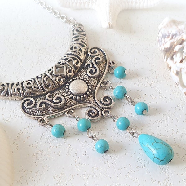 Collier en perles Howlite de couleur turquoise  style ethnique