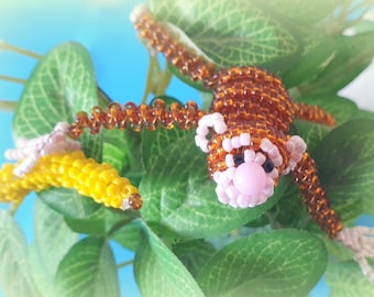 Beaded animals: monkey in seed beads