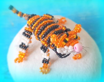 Beaded animals: tiger in seed beads