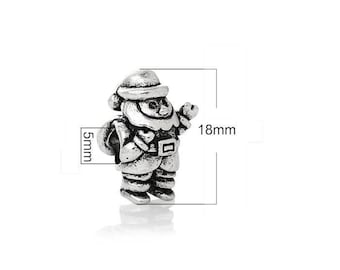 Christmas bead representing a Santa Claus model A antique silver color, size about 18mm and hole 5mm.