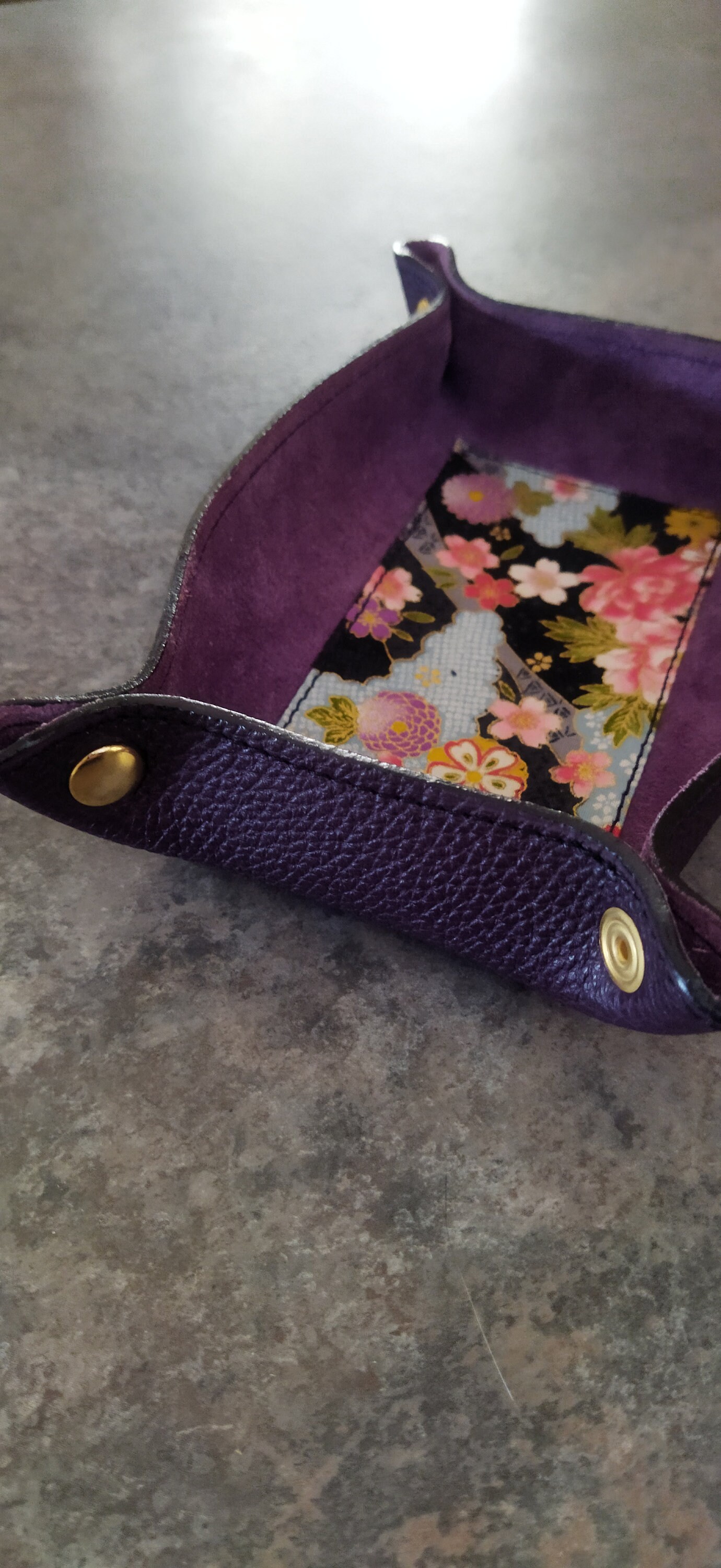 Vide Poche en Cuir Violet , Range Bijoux Accessoire de Chambre