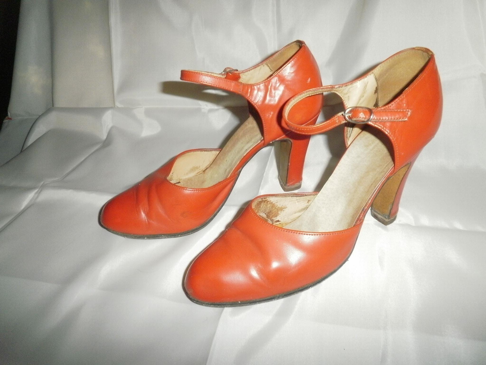 Zapatos rojos vintage Zapatos de salón de mujer Zapatos elegantes Tacón alto Zapatos de salón rojos Zapato súper cómodo Zapatos típicos de los años 70