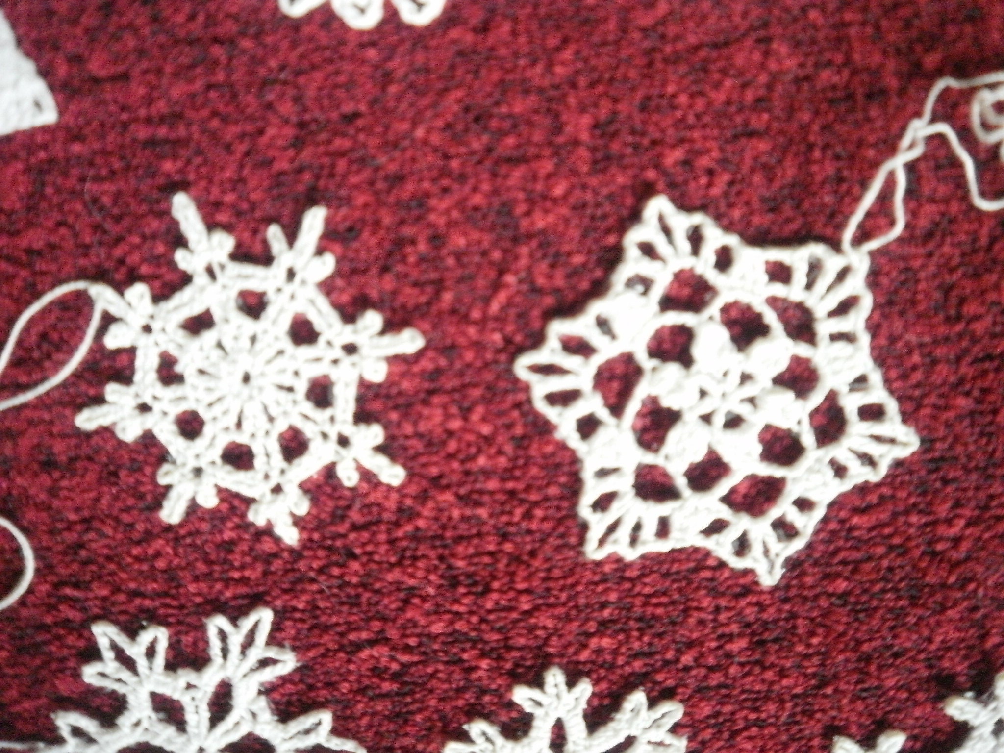 30 stuks kerstsneeuwvlok ornamenten, hangende glitter sneeuwvlok voor kerstboom en slinger decoraties (rood, goud, zilver