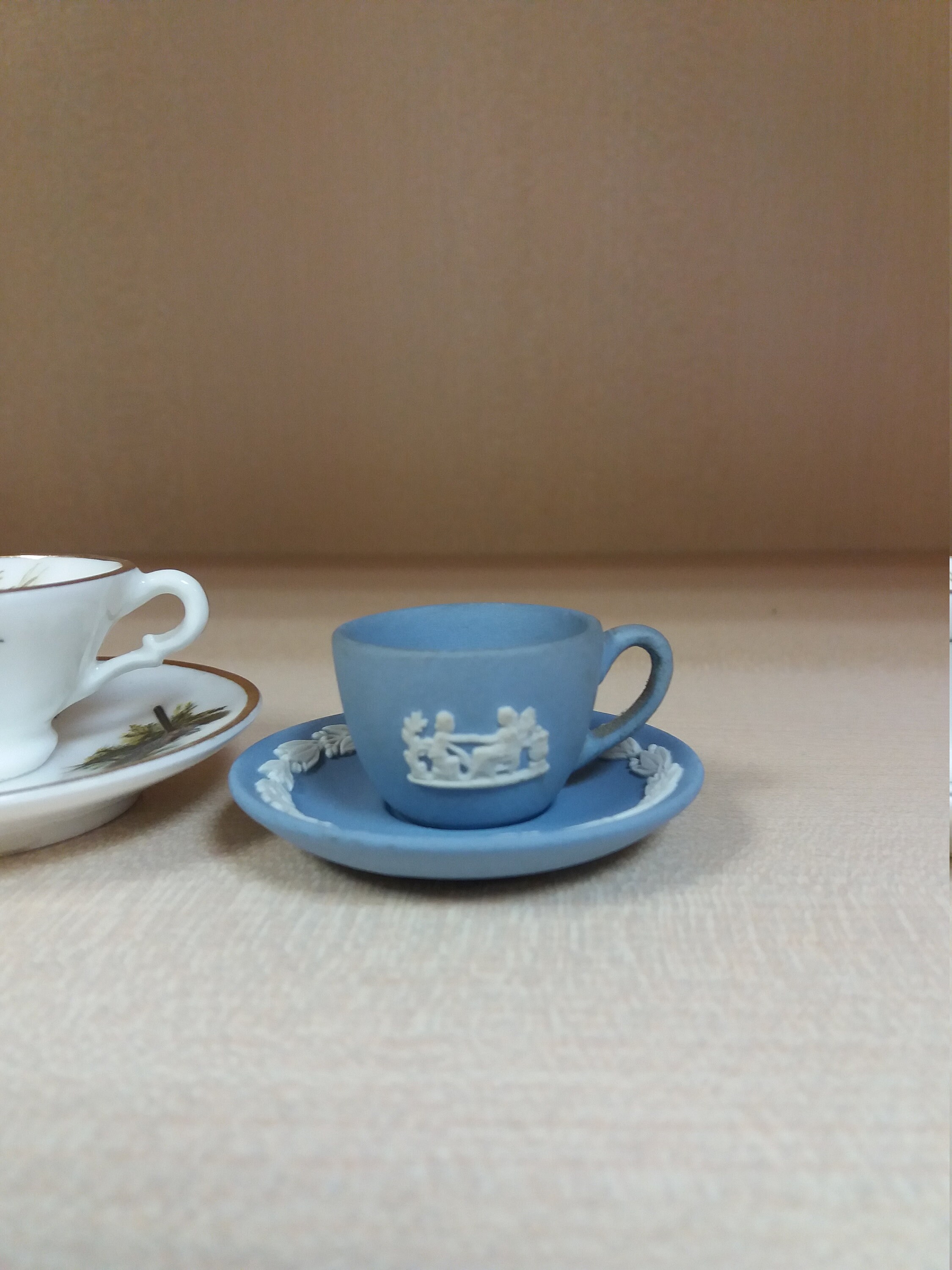 3tlg Kaffeekanne Tasse und Untertasse Set Puppenhaus Miniatur Wohnkultur  *YU 