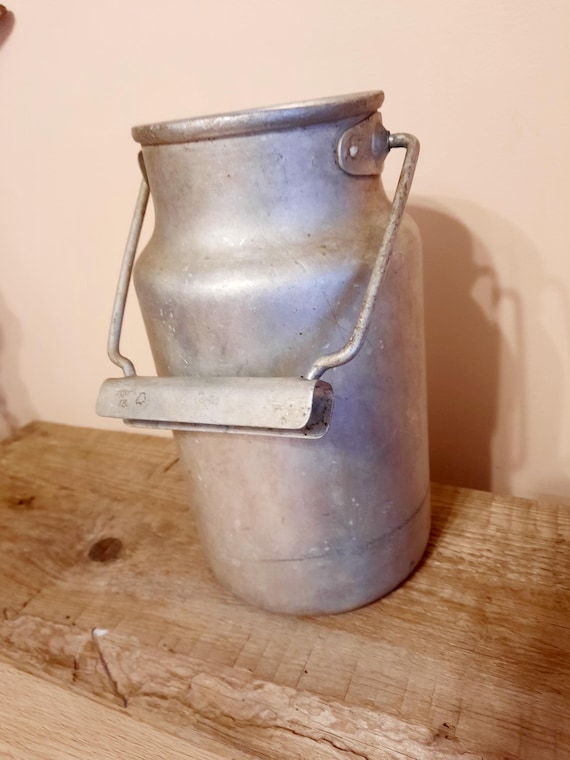 ヴィンテージアルミミルク缶 - 素朴な農家風キッチン装飾、ソビエト風
