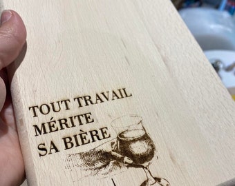 Planche apéro personnalisée "tout travail mérite sa bière"