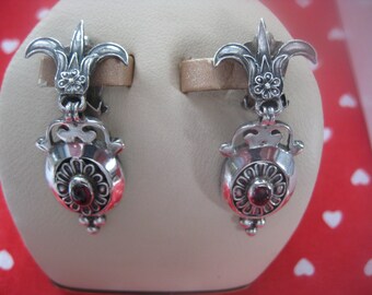 Vintage clip oorbellen zilver met Granaatstenen.