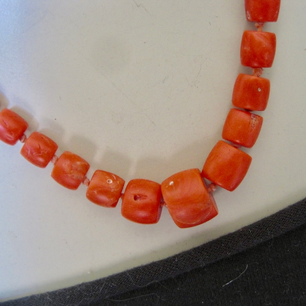 Beautiful Necklace 100% real red coral with gold clasp. Antique