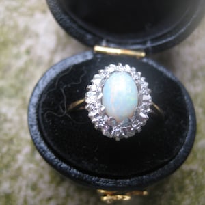 Ring yellow/ white gold. Rainbow opal, white diamond. Top quality