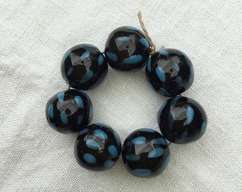 Perles en Céramique Artisanales noires à motifs bleu