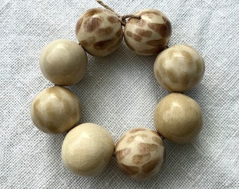Perles en Céramique Artisanales écru et ocre foncé