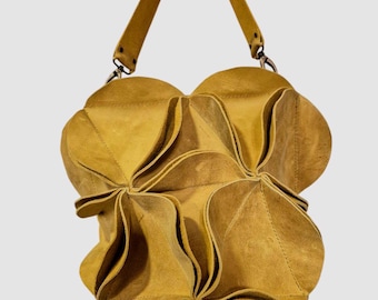 Bolso de piel mostaza con patchwork de pétalos, bolso de cubo hecho a mano con piel natural