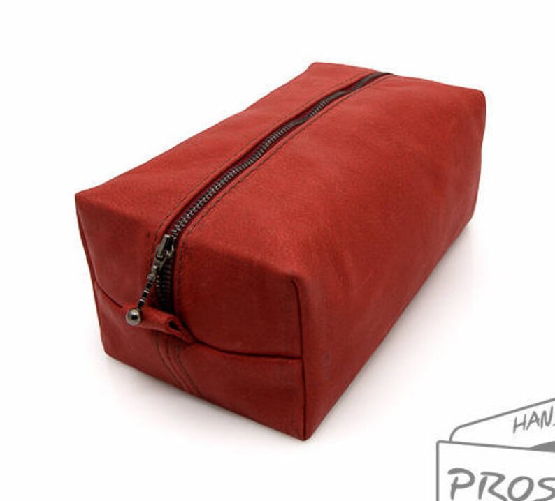 Pochette Zipper sur mesure, Rouge vif, Cuir véritable, Étui cosmétique, Sac à fermeture éclair personnalisé, Cadeau anniversaire, Cadeau pour elle, Maquillage en cuir, Sac image 2