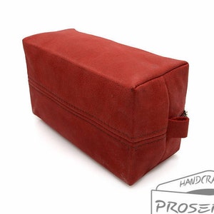 Pochette Zipper sur mesure, Rouge vif, Cuir véritable, Étui cosmétique, Sac à fermeture éclair personnalisé, Cadeau anniversaire, Cadeau pour elle, Maquillage en cuir, Sac image 3