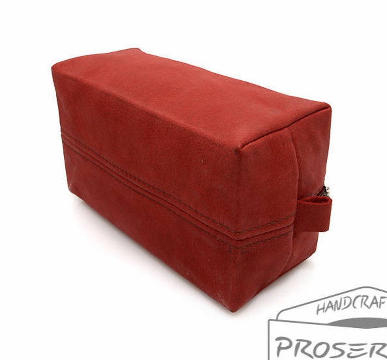 Pochette Zipper sur mesure, Rouge vif, Cuir véritable, Étui cosmétique, Sac à fermeture éclair personnalisé, Cadeau anniversaire, Cadeau pour elle, Maquillage en cuir, Sac image 3