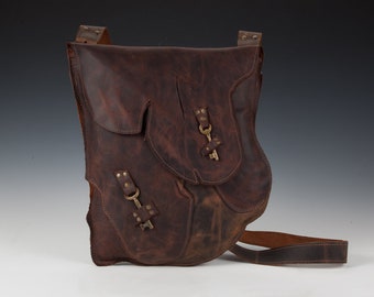Bolso bandolera de piel único con llave antigua, bolso bandolera marrón de piel, bolso bandolera de piel envejecida, bolso hipster con borde sin rematar