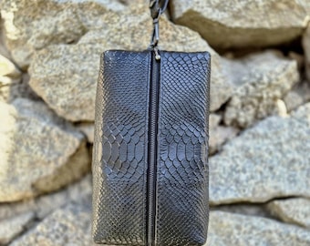 Neceser de piel de pitón negra, hecho a mano con cuero italiano grueso, bolsa de viaje personalizada, neceser de regalo para padrinos de boda hecho a mano, regalo para hombres