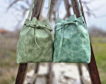Bolso cubo verde Hecho a mano con piel envejecida, Disponible con personalización