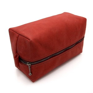 Pochette Zipper sur mesure, Rouge vif, Cuir véritable, Étui cosmétique, Sac à fermeture éclair personnalisé, Cadeau anniversaire, Cadeau pour elle, Maquillage en cuir, Sac image 1