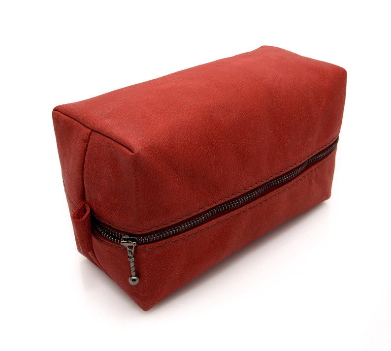 Pochette Zipper sur mesure, Rouge vif, Cuir véritable, Étui cosmétique, Sac à fermeture éclair personnalisé, Cadeau anniversaire, Cadeau pour elle, Maquillage en cuir, Sac image 1