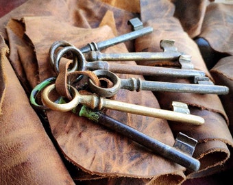 6 Vintage skeleton keys and leather for DIY project and crafts