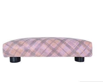 FOOTSTOOL hecho a mano con cuero de ante a cuadros rosa, Debajo del escritorio, Reposapiés bajo PLAIN de 5" con pies de plástico, Disponible en muchos colores