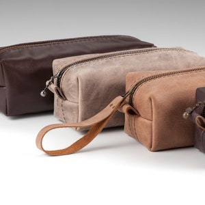 SET of 12, Leather Dopp kits, Groomsmen gift set with Personalization