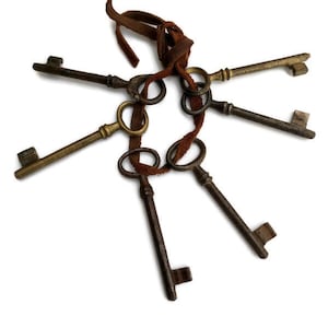 5 Rare Decorative Old European Skeleton Keys, Decorative Old Rusty Keys, Antique Skeleton Keys