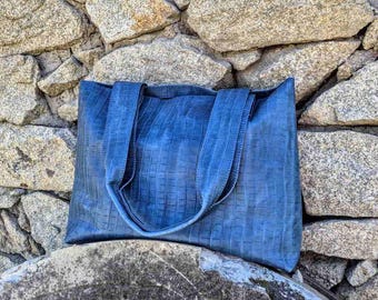 Bolso Tote Gigante Azul Cocodrilo, Hecho a Mano con Cuero Italiano Repujado, Personalización Gratuita