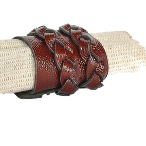 12 Serviettenringe handgefertigt mit Vintage Marsala Patent italienisches Leder mit geflochtenem Akzent.