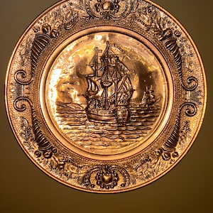 VINTAGE DECORATIVE set of 2 copper wall plates, colonial ships England