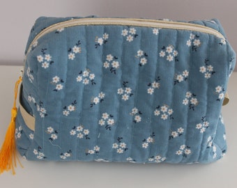 Trousse matelassée-Tissu velours motifs fleurs-Doublure coton-Passepoil-Pompon-Rangement maquillage/beauté/Matériel couture/broderie-Cadeau