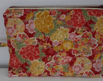 Trousse plate-Tissu coton Japonais (Fleurs)-Passepoil or-Pompon-Petits rangements maquillage/Crayons-Nécessaire couture/Broderie-Pharmacie