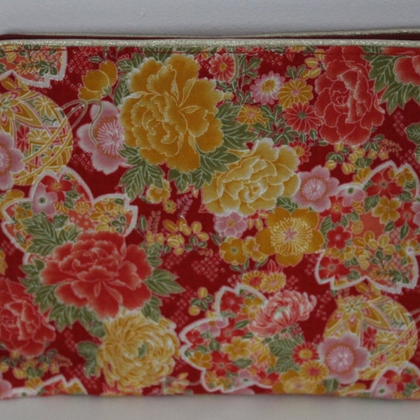 Trousse plate-Tissu coton Japonais (Fleurs)-Passepoil or-Pompon-Petits rangements maquillage/Crayons-Nécessaire couture/Broderie-Pharmacie