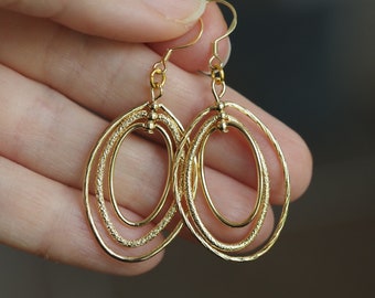 Goldene ovale Ohrringe – drehende ovale Ohrringe – goldene ovale Anhänger – große Ohrringe – minimalistische Ohrringe, Geschenk für Sie