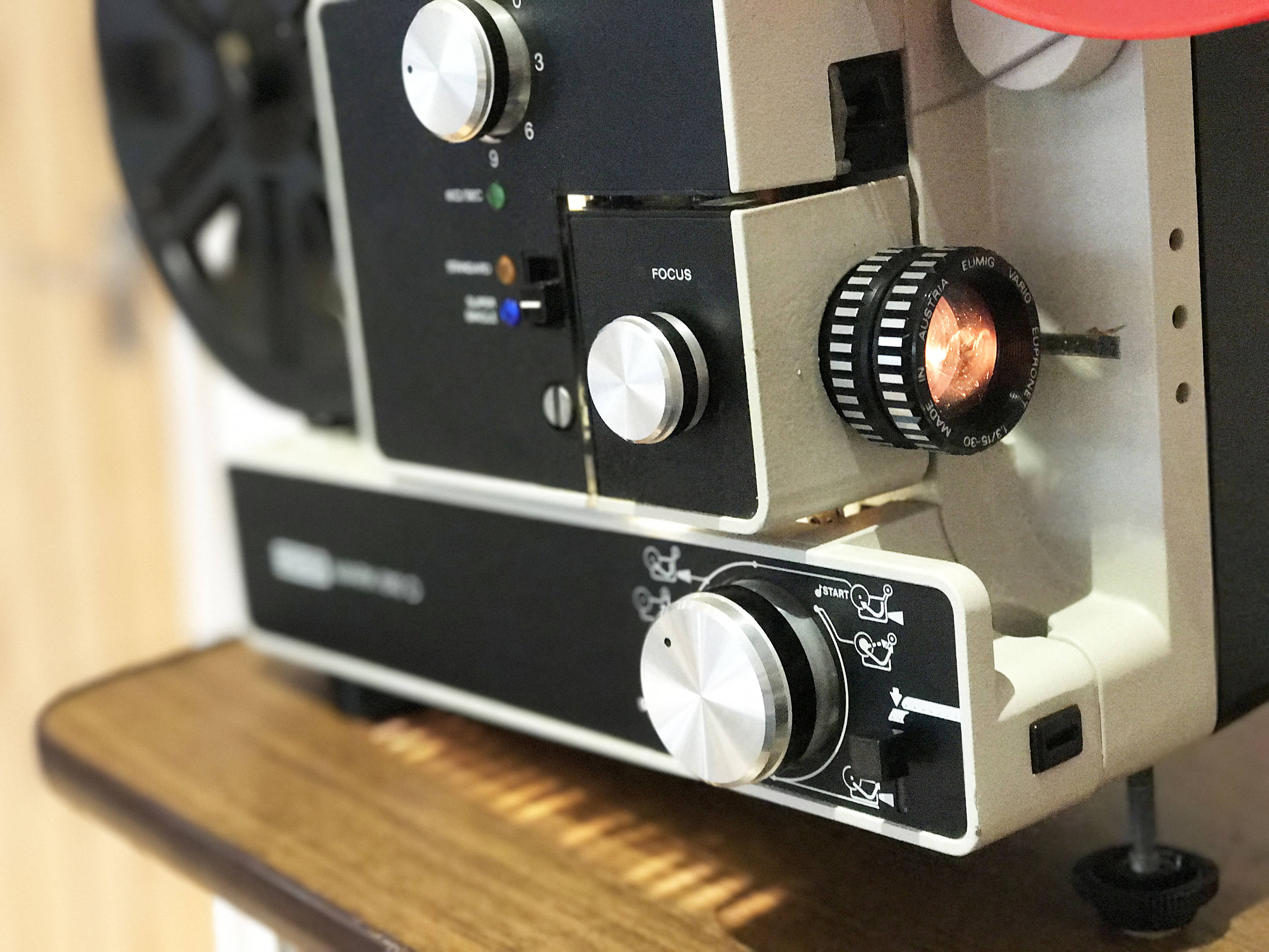 Vieux Projecteur EUMIG 601 D Super 8 – Parfait Pour Les Fans De Cinéma Vintage