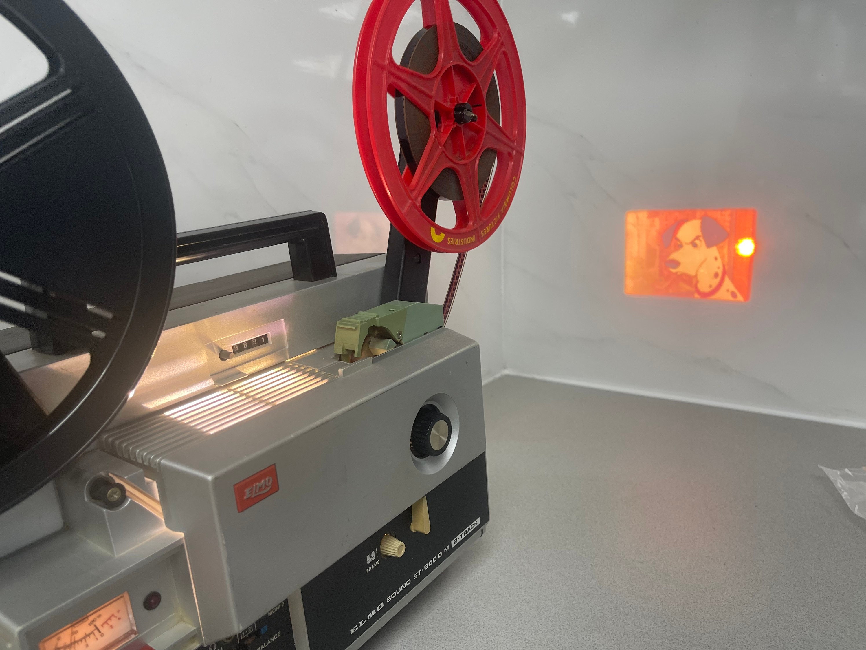ELMO SOUND ST-600 Magnetic Twin Track Super 8 Cine Projector