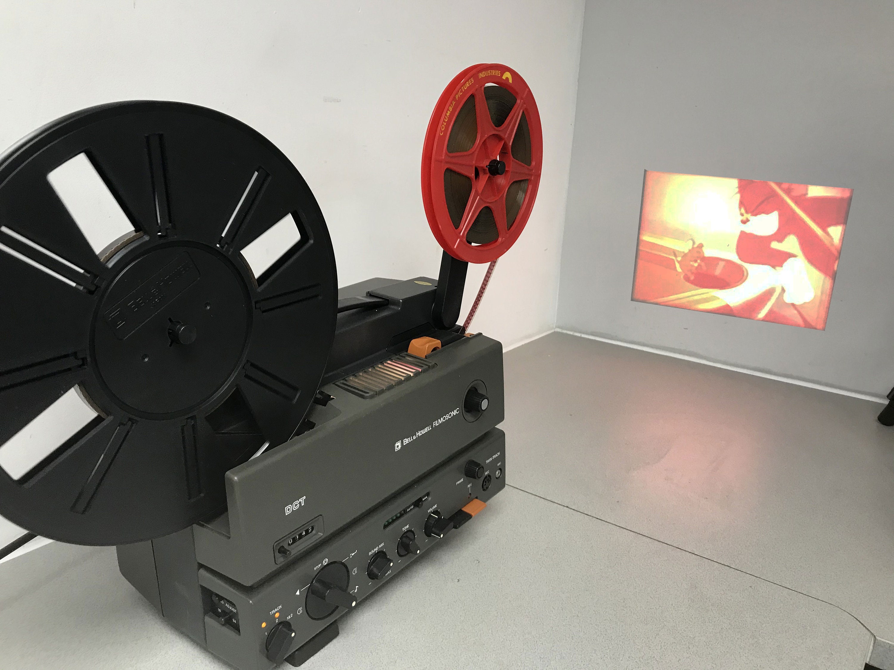 【動作確認済】ベルハウエル　フィルモソニック498 サウンドプロジェクター Bell & Howell Super 8 Sound Projector - YouTube