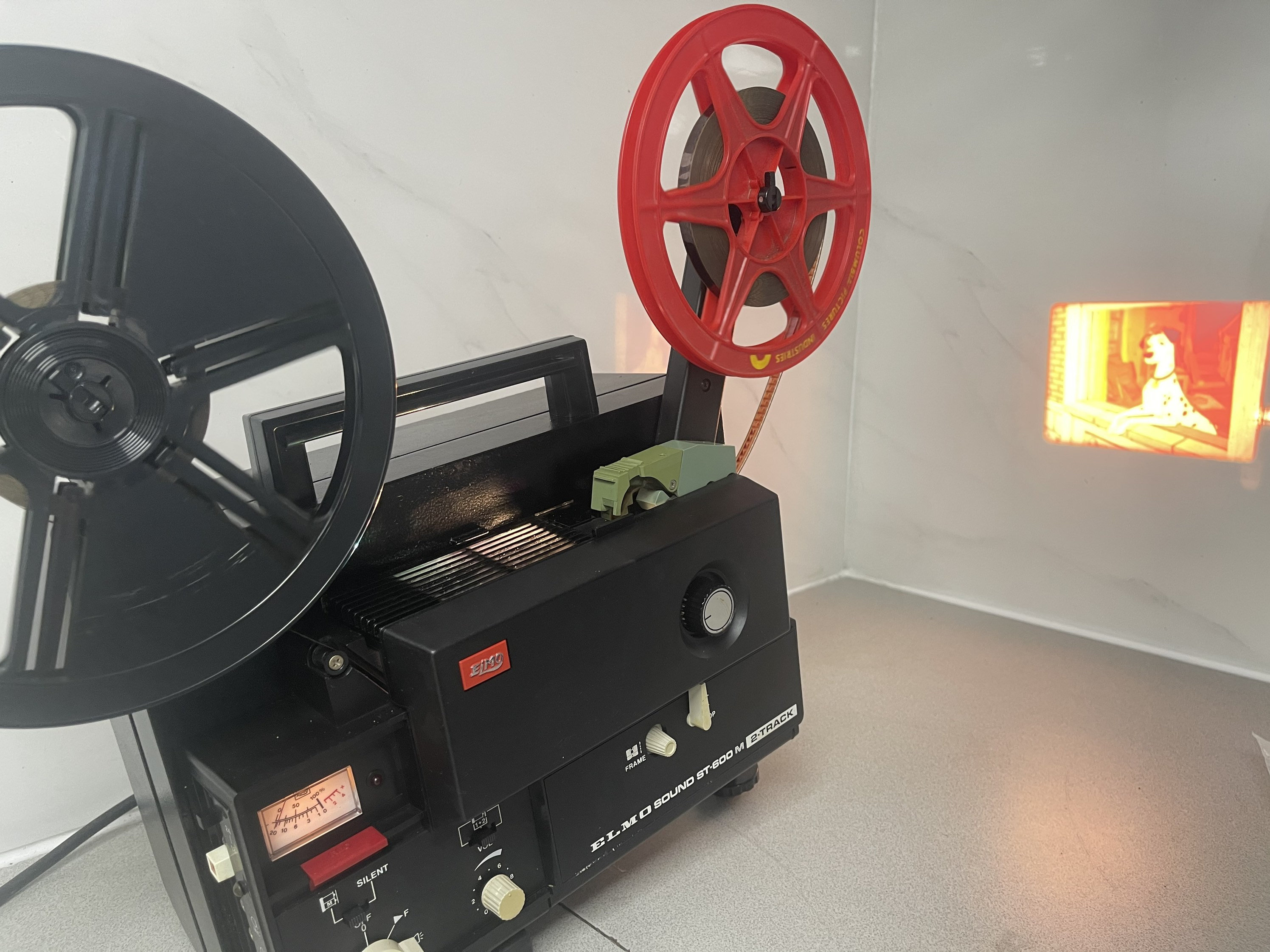 ELMO SOUND ST-600 Magnetic Twin Track Super 8 Cine Projector